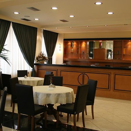 Hotel Platon เอเธนส์ ภายนอก รูปภาพ