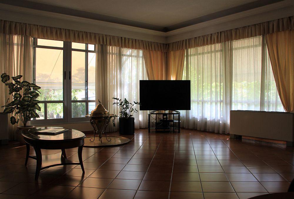Hotel Platon เอเธนส์ ภายนอก รูปภาพ