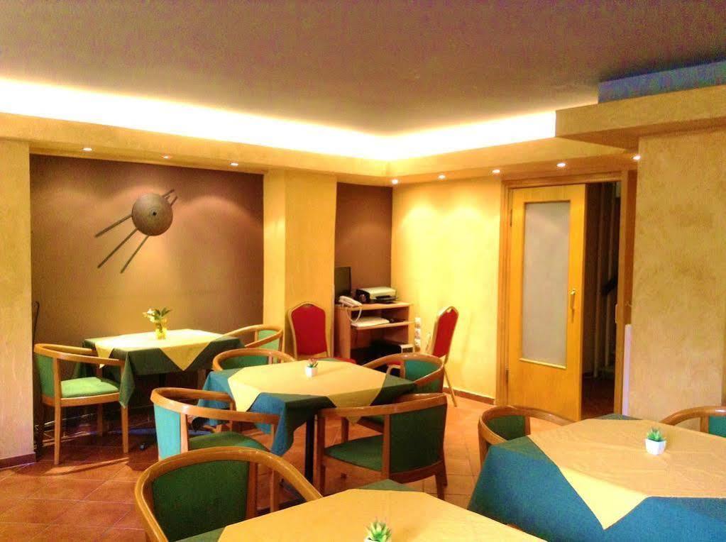 Hotel Platon เอเธนส์ ภายนอก รูปภาพ